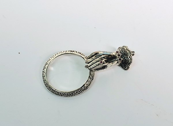 Lot 1024 - MAGNIFYING GLASS
