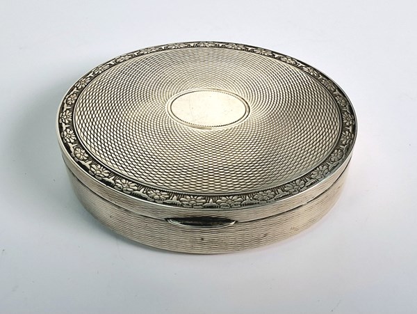 Lot 1030 - SILVER TABLE BOX