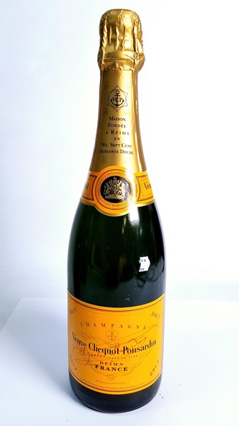 Lot 13 - VEUVE CLICQUOT PONSARDIN
