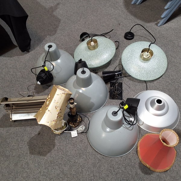Lot 275 - LIGHTING