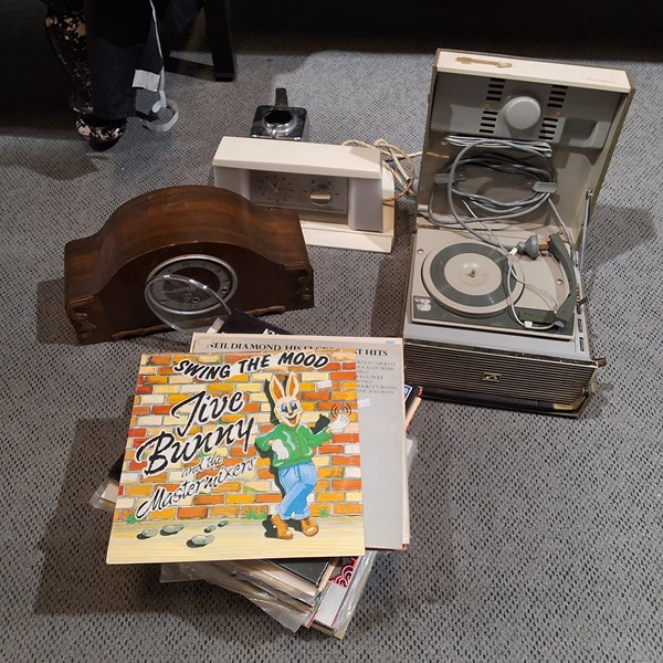 Lot 353 - HOMEWARES
