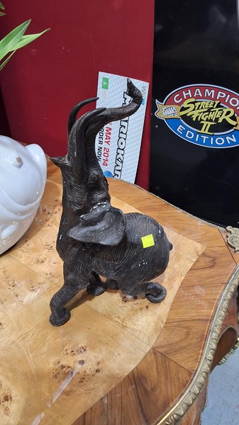 Lot 500 - ELEPHANT