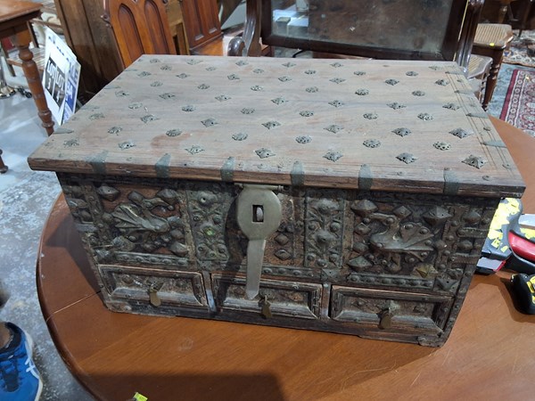 Lot 245 - CHEST