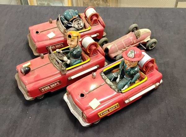 Lot 1265 - TIN TOYS