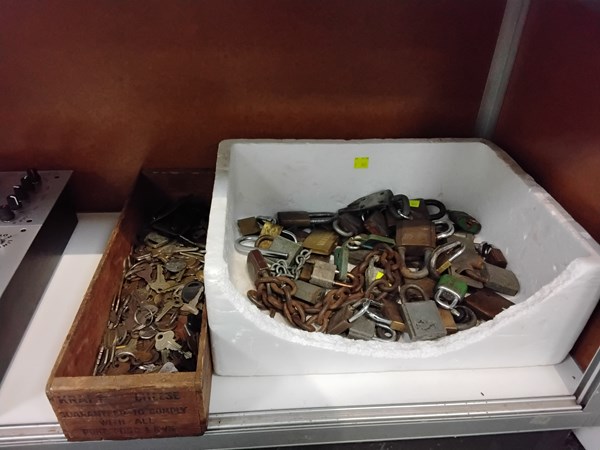 Lot 1259 - PADLOCKS AND KEYS