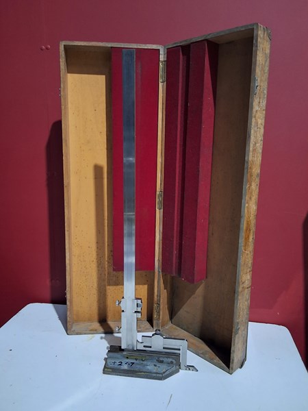 Lot 399 - HEIGHT VERNIER