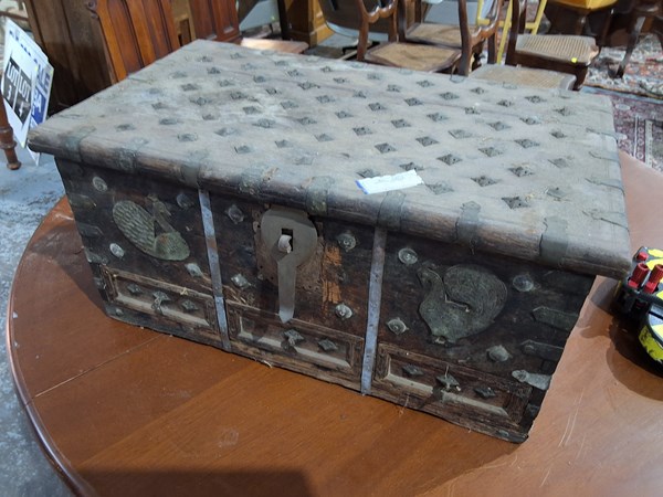 Lot 249 - CHEST