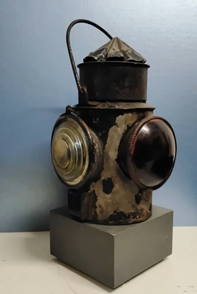 Lot 1193 - RAILWAY LANTERN