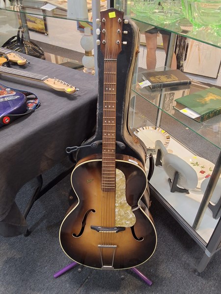 Lot 1201 - HOFNER GUITAR