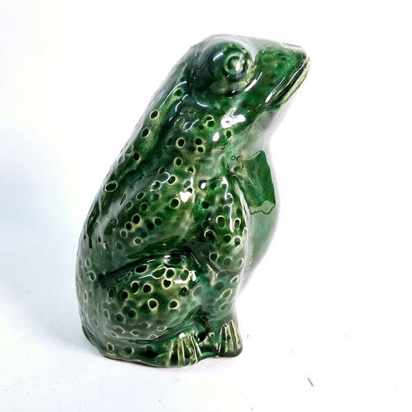 Lot 1195 - POTTERY FROG