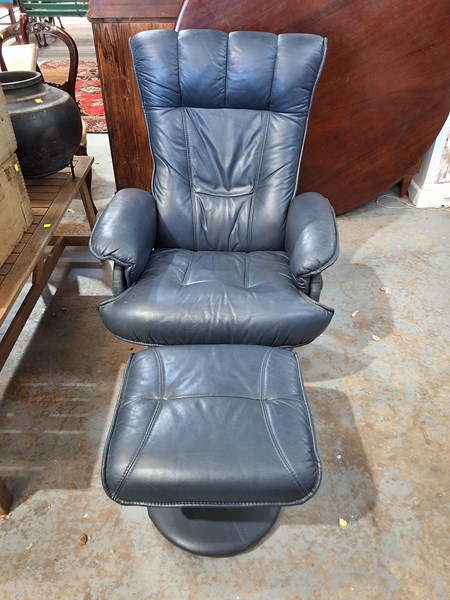 Lot 378 - ARM CHAIR