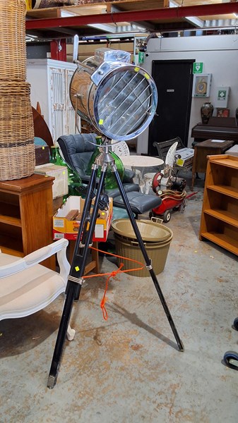 Lot 392 - THEATRE LIGHT