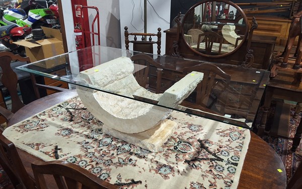 Lot 176 - COFFEE TABLE