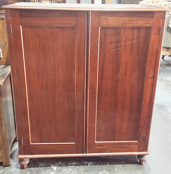 Lot 66 - GENTLEMANS WARDROBE