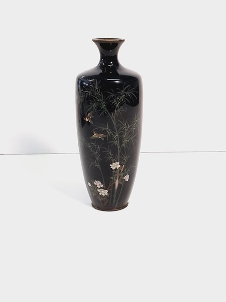 Lot 1111 - VASE