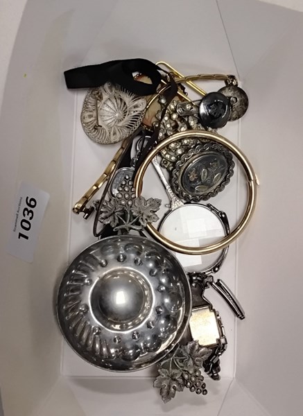 Lot 1036 - JEWELLERY & COLLECTABLES