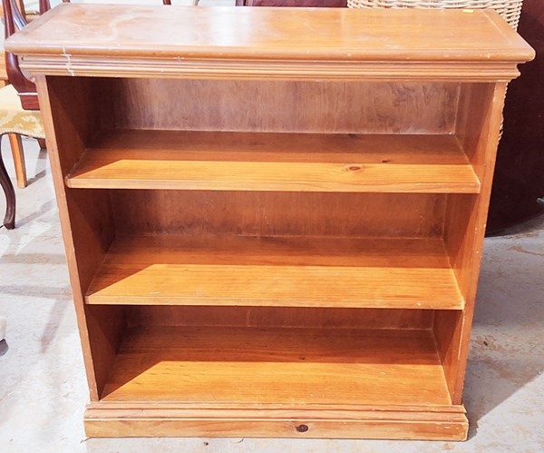 Lot 381 - BOOKSHELF