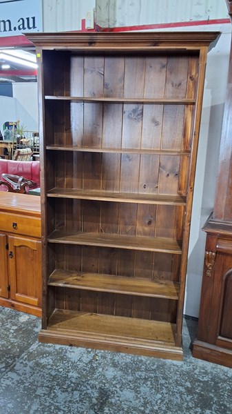 Lot 104 - BOOKSHELF