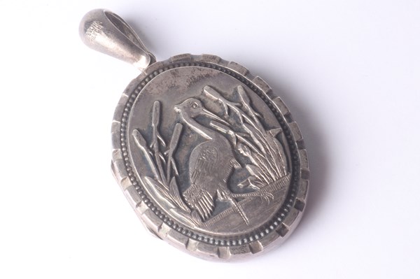 Lot 1061 - SILVER LOCKET