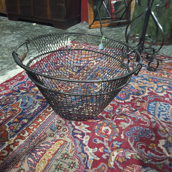 Lot 194 - BASKET
