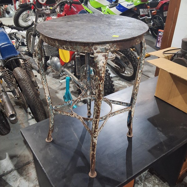 Lot 183 - TABLE