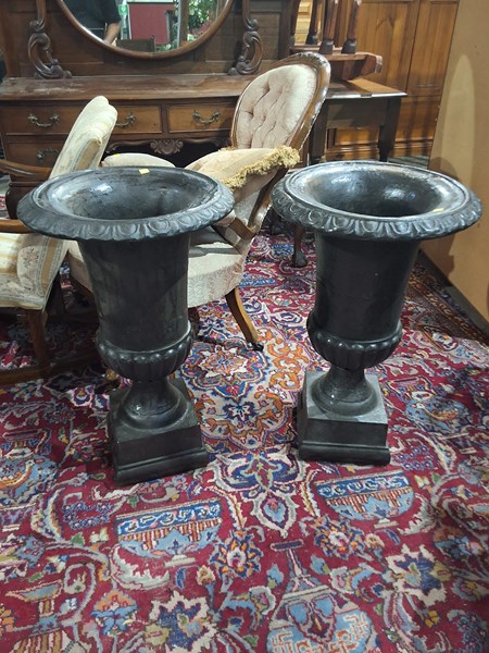 Lot 339 - URNS