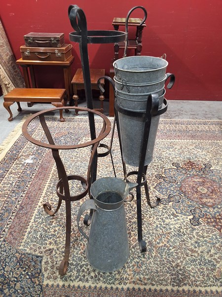 Lot 282 - METAL WARE