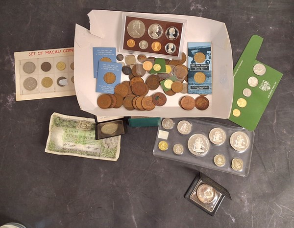 Lot 1066 - COINS