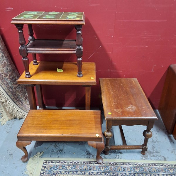 Lot 73 - SIDE TABLE