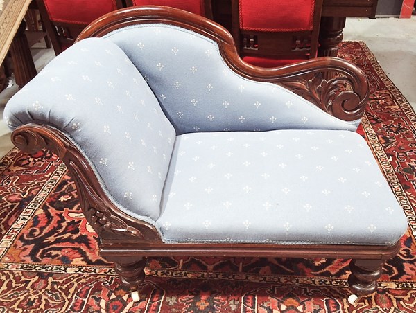 Lot 329 - CHAISE