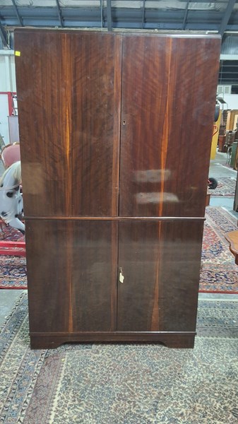 Lot 166 - DRINKS CABINET