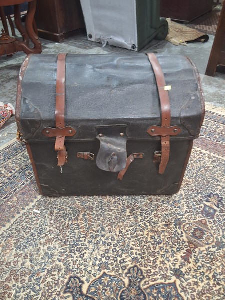 Lot 121 - DOME TRUNK