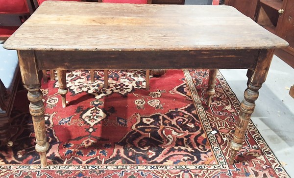 Lot 46 - KITCHEN TABLE