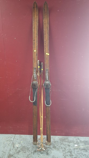 Lot 86 - SKIS