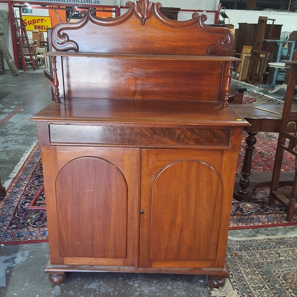 Lot 45 - CHIFFONIER