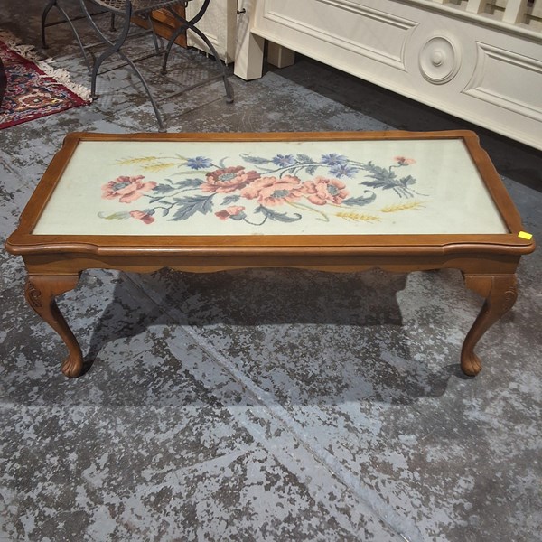 Lot 42 - COFFEE TABLE