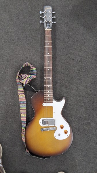 Lot 1208 - GIBSON MELODY MAKER