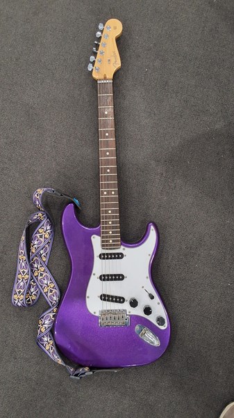 Lot 1210 - 2008 FENDER STRATOCASTER