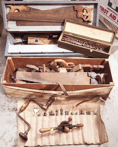 Lot 256 - CARPENTER'S TOOL LOT