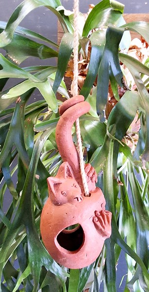 Lot 67 - BIRD FEEDER