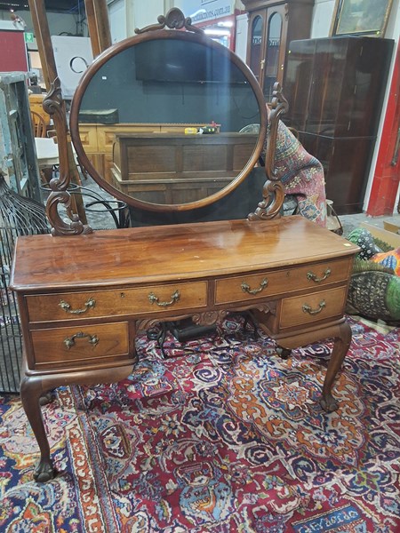 Lot 179 - DRESSING TABLE