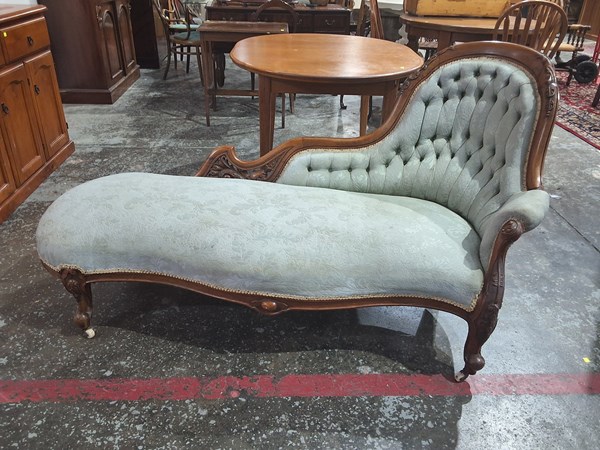 Lot 136 - CHAISE