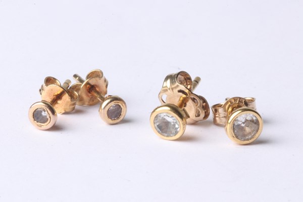 Lot 1016 - GOLD STUDS