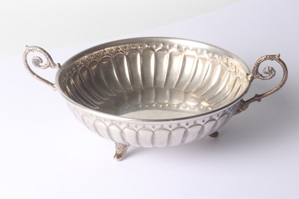 Lot 1046 - BON BON DISH
