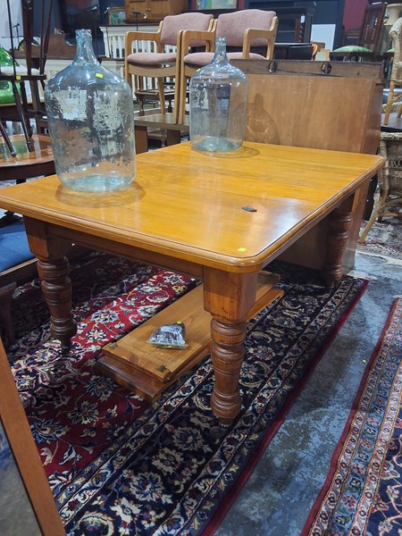 Lot 108 - DINING TABLE