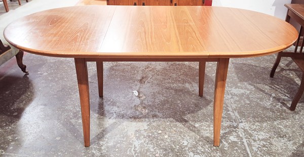 Lot 224 - DINING TABLE