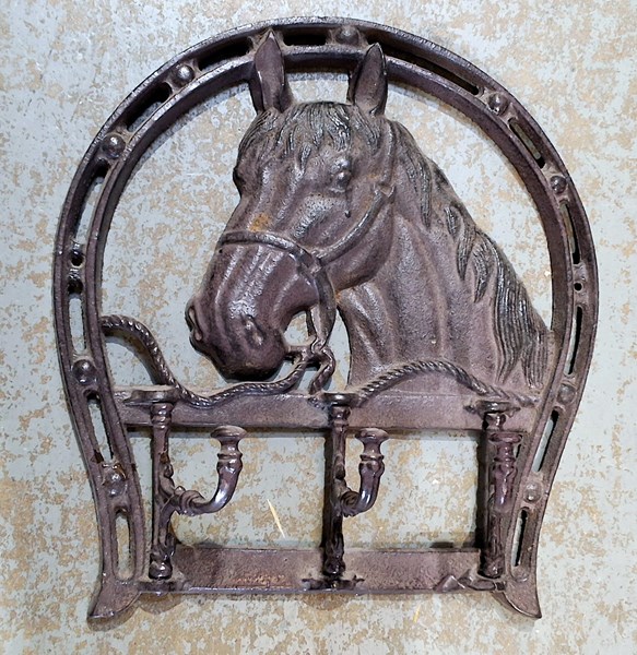 Lot 61 - WALL HOOKS