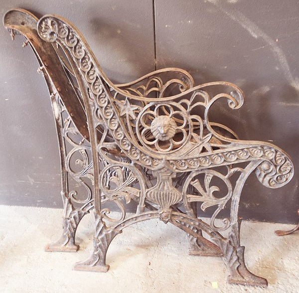 Lot 418 - BENCH ENDS