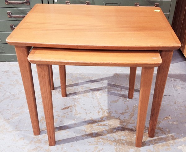 Lot 221 - NEST OF TABLES