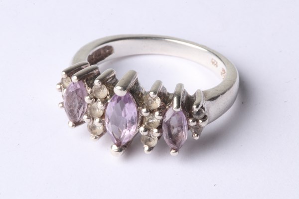 Lot 1019 - STERLING SILVER RING